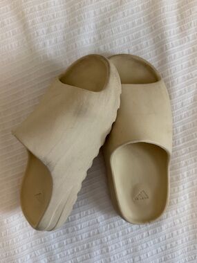 Yeezy Slide